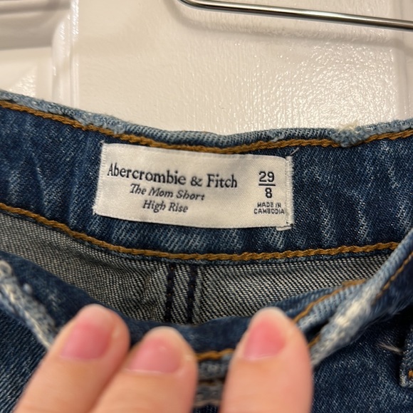 Abercrombie & Fitch The Mom High Rise Jean Short - Picture 2 of 3